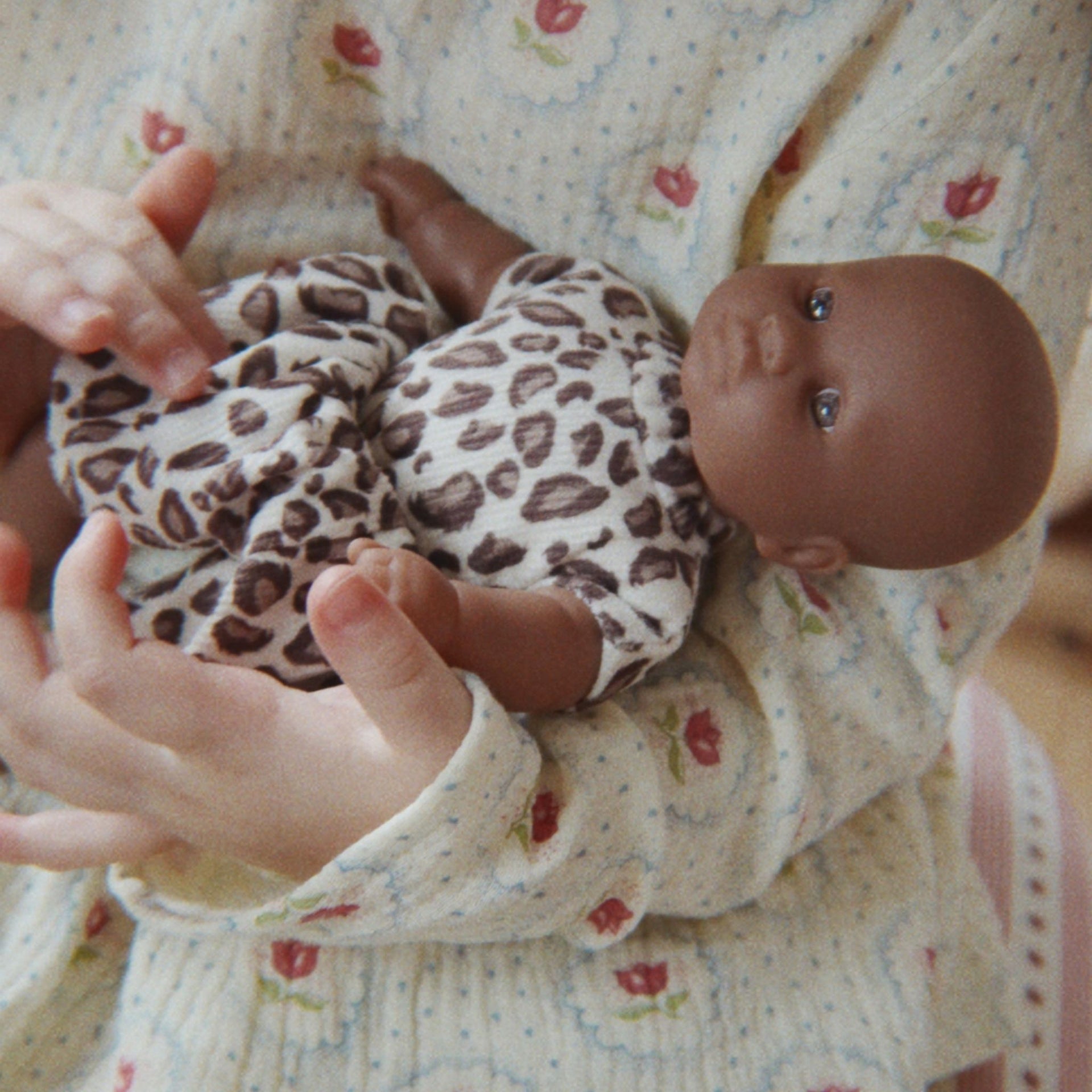 Konges Sløjd Mini Doll Leo - 21cm