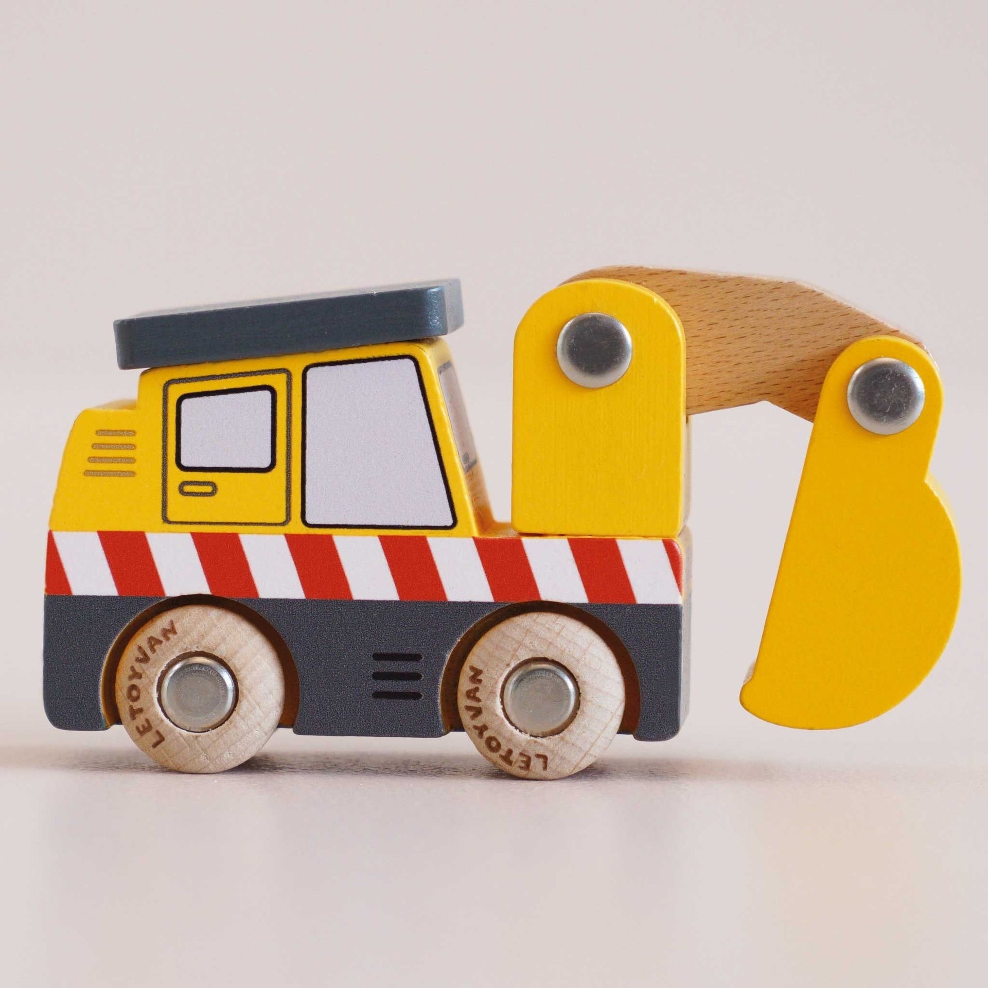 Le Toy Van Wooden Digger - Eddie
