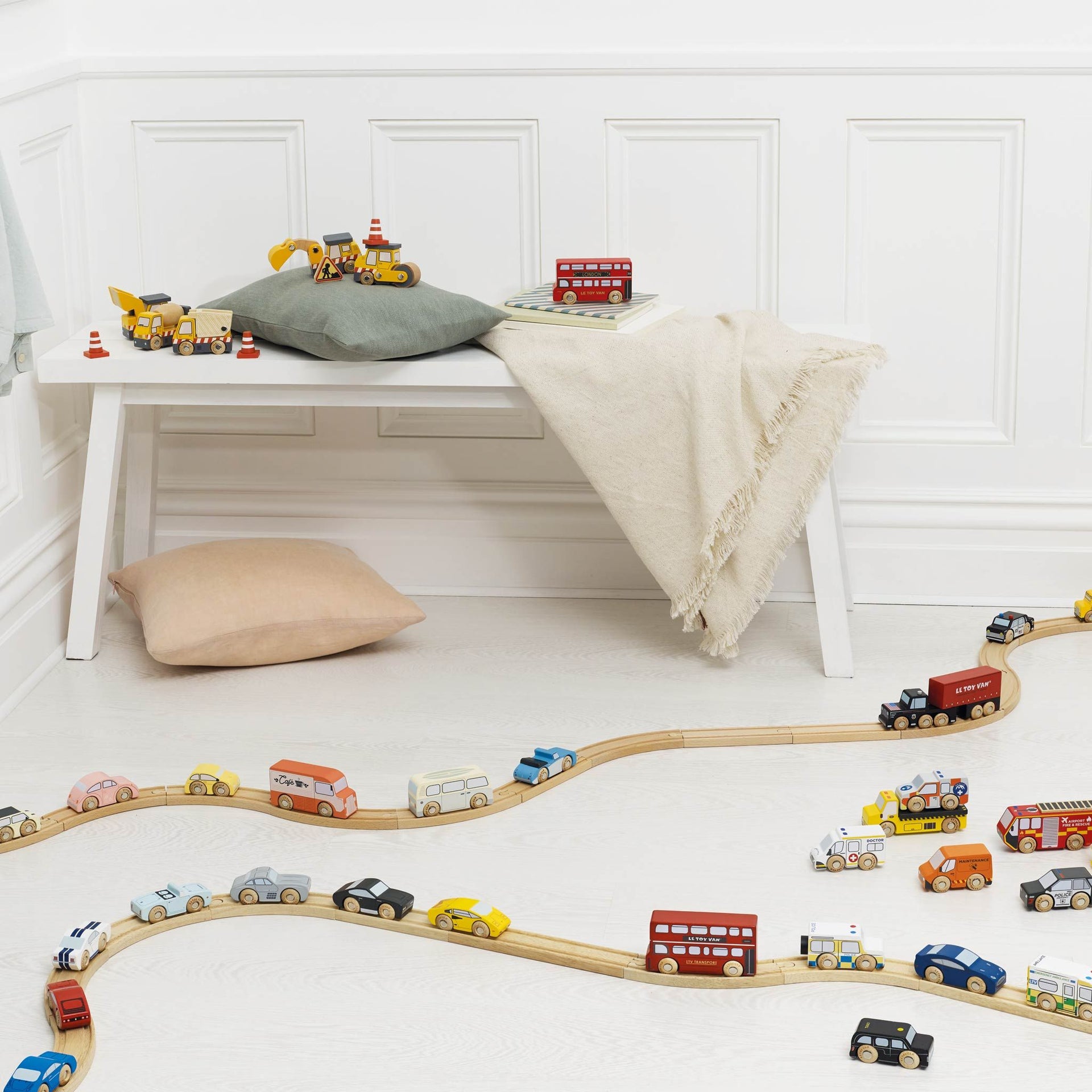 Le Toy Van Emergency Helicopter & Rescue Car Set