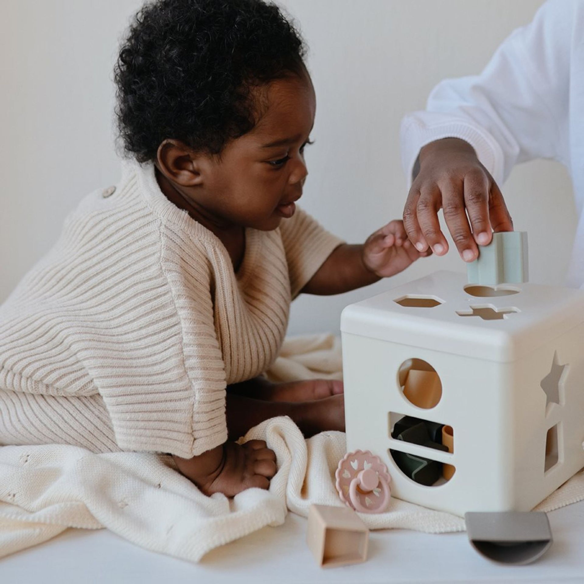 Mushie Shape Sorting Box - Original