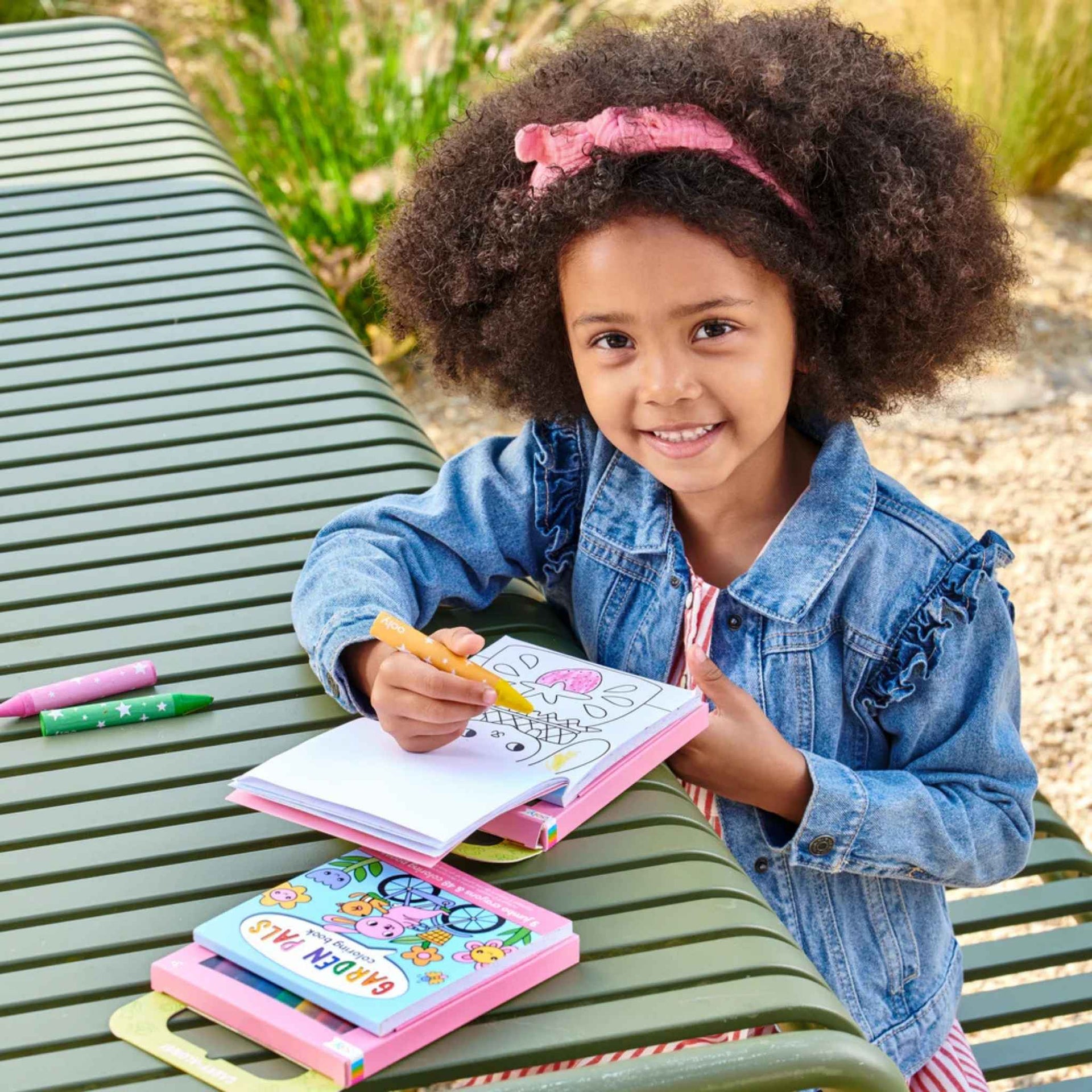 Ooly Carry Along Crayon & Colouring Book Kit - Garden Pals
