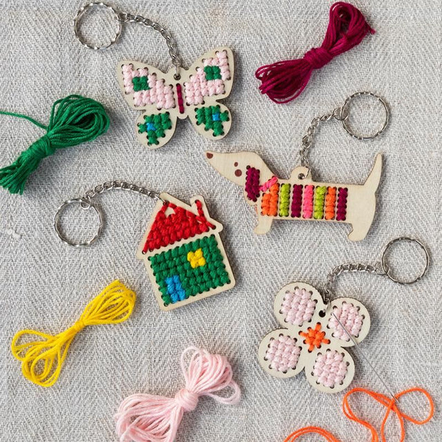 Rex London Stitch Your Own Wooden Keyring - Sausage Dog